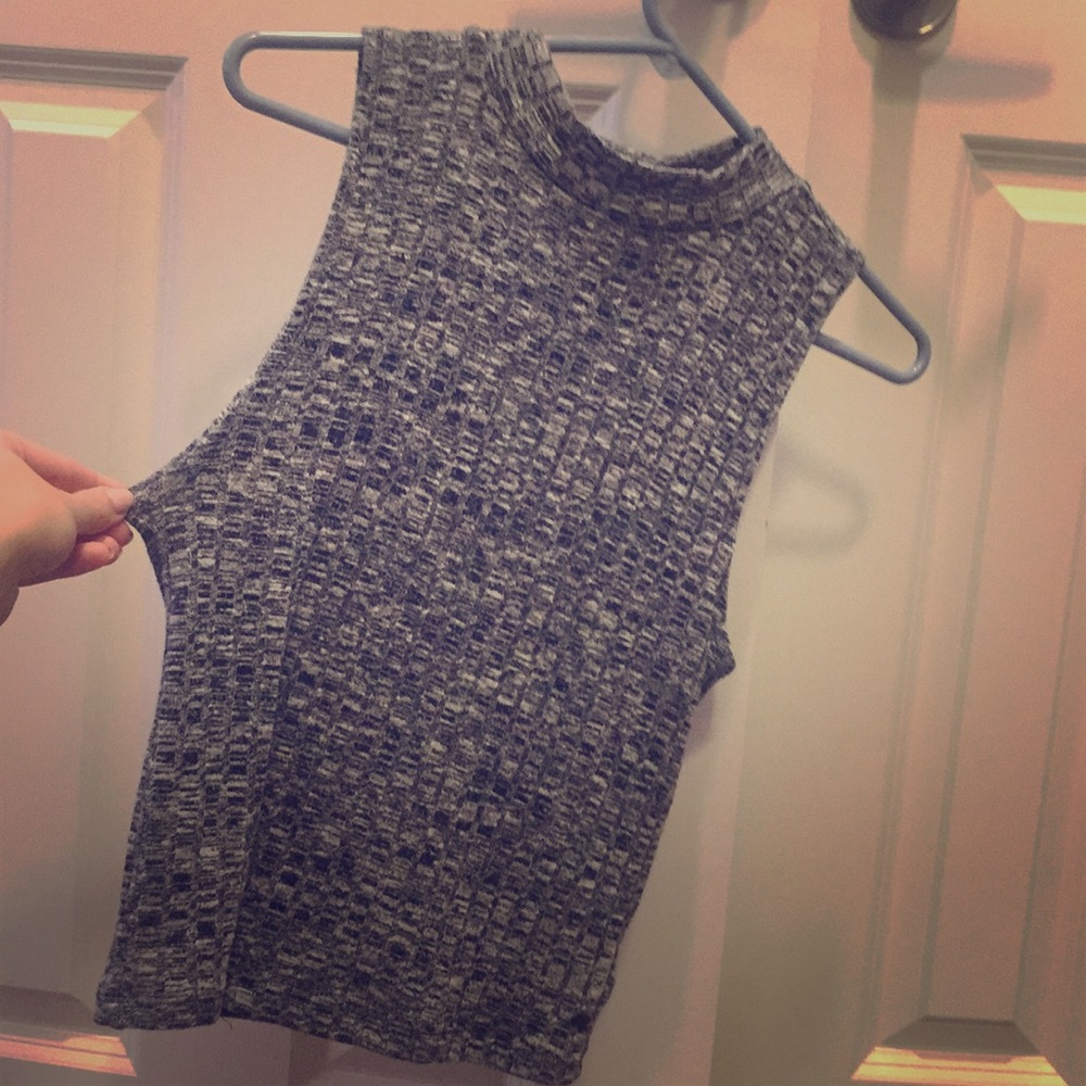 American Eagle mock neck crop tank